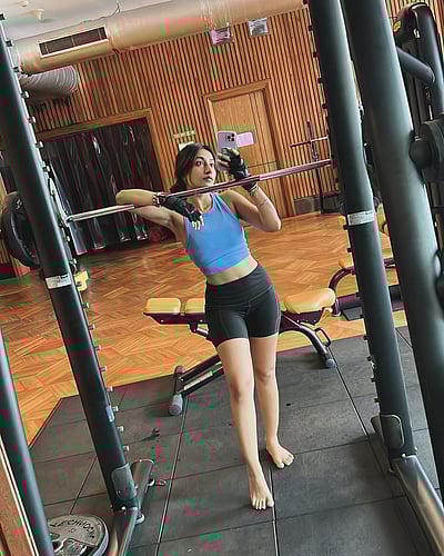 வசீகரிக்கும் தனாஸ்ரீ வர்மா!